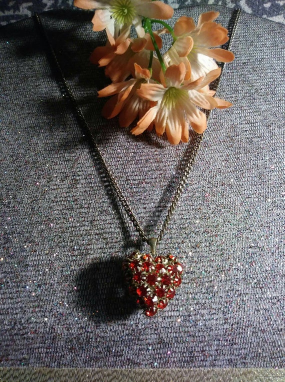 Ruby red jewelry puffed heart pendent on silver to
