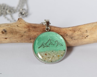 Handgemachte Soca Fluss Sand Berg Halskette — Edelstahl & Harz Anhänger, Slowenische Landschaft Schmuck Geschenk für Frauen