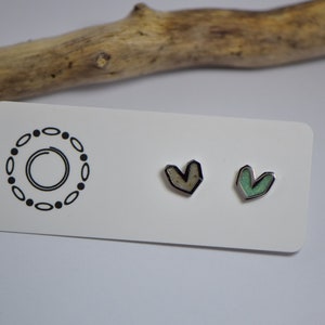Pendientes de tuerca con forma de corazón hechos de arena del río Soča esloveno y joyería de resina en miniatura, Pendientes de arena de playa, Regalo para mujer, Pendientes con forma de corazón