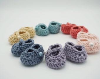 Doll shoes, 5 cm slippers with button, crochet doll booties for doll 25-30 cm