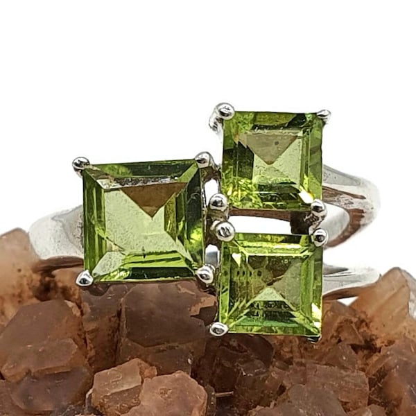 Peridot Ring, Size 5.5, Sterling Silver, Square Shape, Geometric Ring, Protection Stone, Visionary Gem, August Birthstone, Keeps away evil