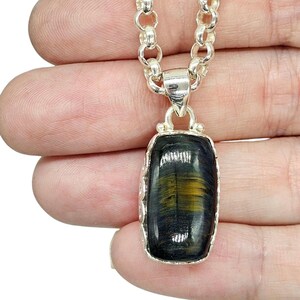 Colgante de obsidiana arcoíris, plata de ley, forma rectangular, piedra volcánica, activa el chakra raíz, cura un corazón roto y ofrece apoyo.