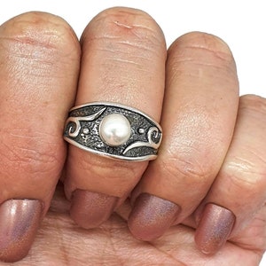 Freshwater Pearl Ring, 925 Sterling Silver, Size 7.5, Oxidised Ring, Black Silver, wave ring, Solitaire Ring, June Birthstone, Fertility Gem