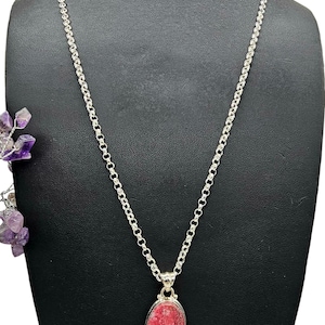 Ciondolo ovale in tulite, gemma rosa vibrante, zoisite rosa, cristallo rosalina, pietra dell'amore, pietra della compassione, argento sterling, gemma autentica immagine 3