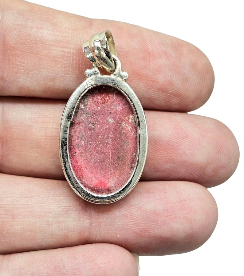 Ciondolo ovale in tulite, gemma rosa vibrante, zoisite rosa, cristallo rosalina, pietra dell'amore, pietra della compassione, argento sterling, gemma autentica immagine 6