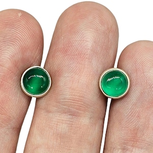 Grüne Chalcedon Ohrstecker, runde Cabochon Ohrstecker, Sterling Silber, Chrysopras Ohrstecker, positiver Ausblick Edelstein, Freundlichkeit Edelstein