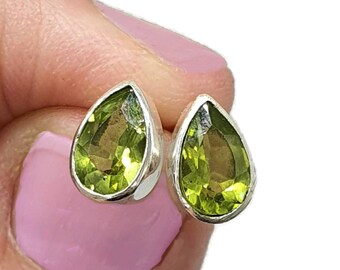 Pendientes de peridoto, Plata de ley, En forma de pera, Piedra natal de agosto, Conjunto de bisel, Piedra preciosa de protección, Mantiene alejado el mal, Cristal visionario