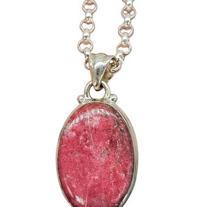 Ciondolo ovale in tulite, gemma rosa vibrante, zoisite rosa, cristallo rosalina, pietra dell'amore, pietra della compassione, argento sterling, gemma autentica immagine 2