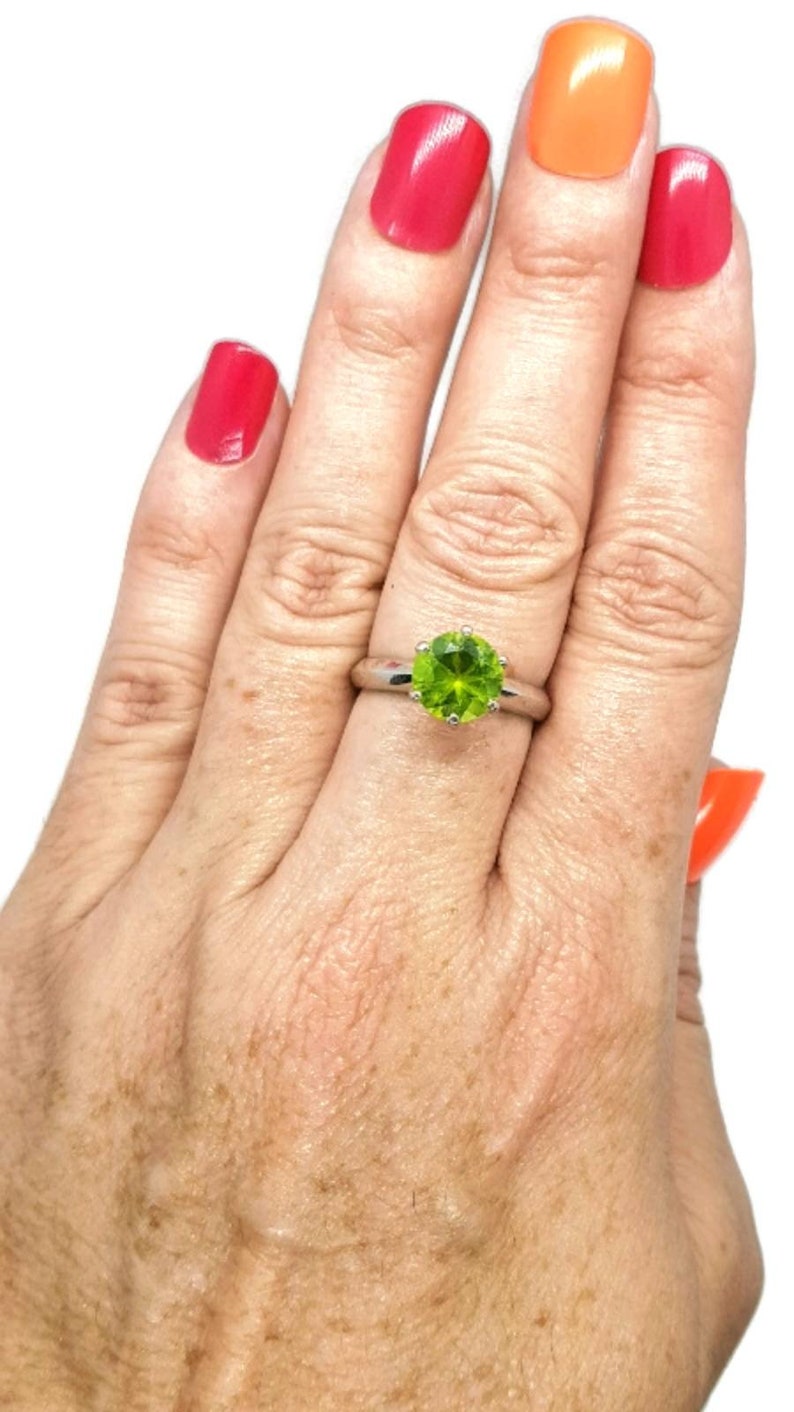 August Birthstone NEW Spiritual Stone Protection Stone 925 Sterling Silver Size 8.5 Ring Visionary Crystal Peridot Solitaire Ring
