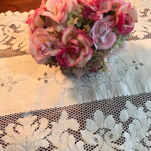 Beautiful antique / vintage Lace Dresser Scarf/ Table Runner , Antique textile , Lace linens