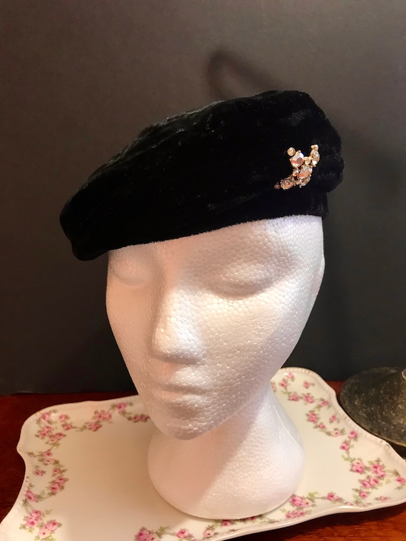 Vintage 1940’s  Black Velvet Beret with Rhineston… - image 1