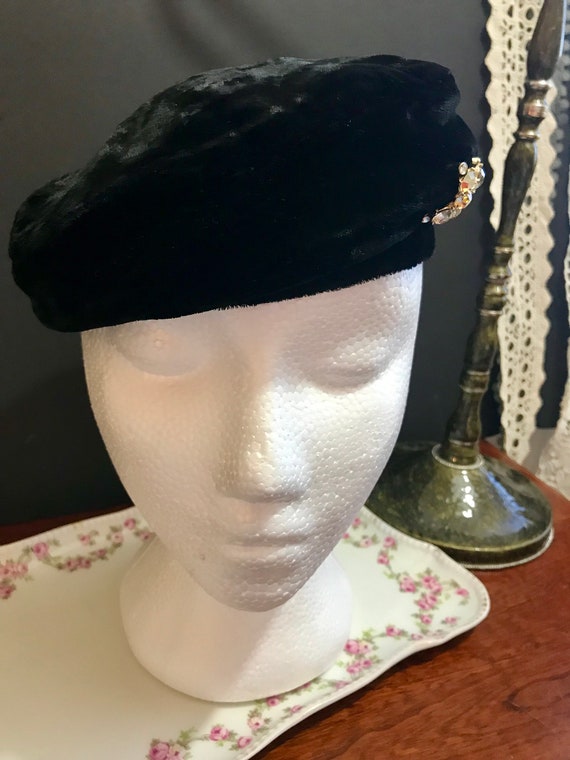 Vintage 1940’s  Black Velvet Beret with Rhineston… - image 5