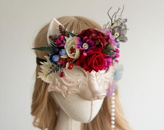 Cream Floral Wolf Mask with Pearls and Butterflies, Fantasy Masquerade Half Mask, Woodland Fairy Cosplay Headpiece, Costume Photo Prop