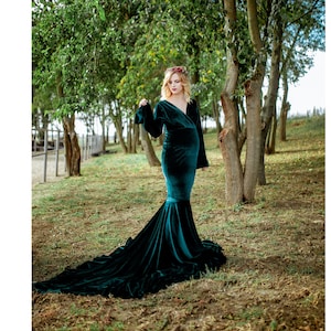 Emerald Velvet Maternity Dress: Long Train Photoshoot Gown