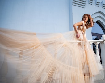 Peach Tüll Kleid mit Schleppe: Flauschiges Fotoshooting Kleid