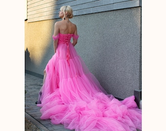 Hot Pink Tüll Kleid mit Schleppe: Flauschiges Fotoshooting Kleid