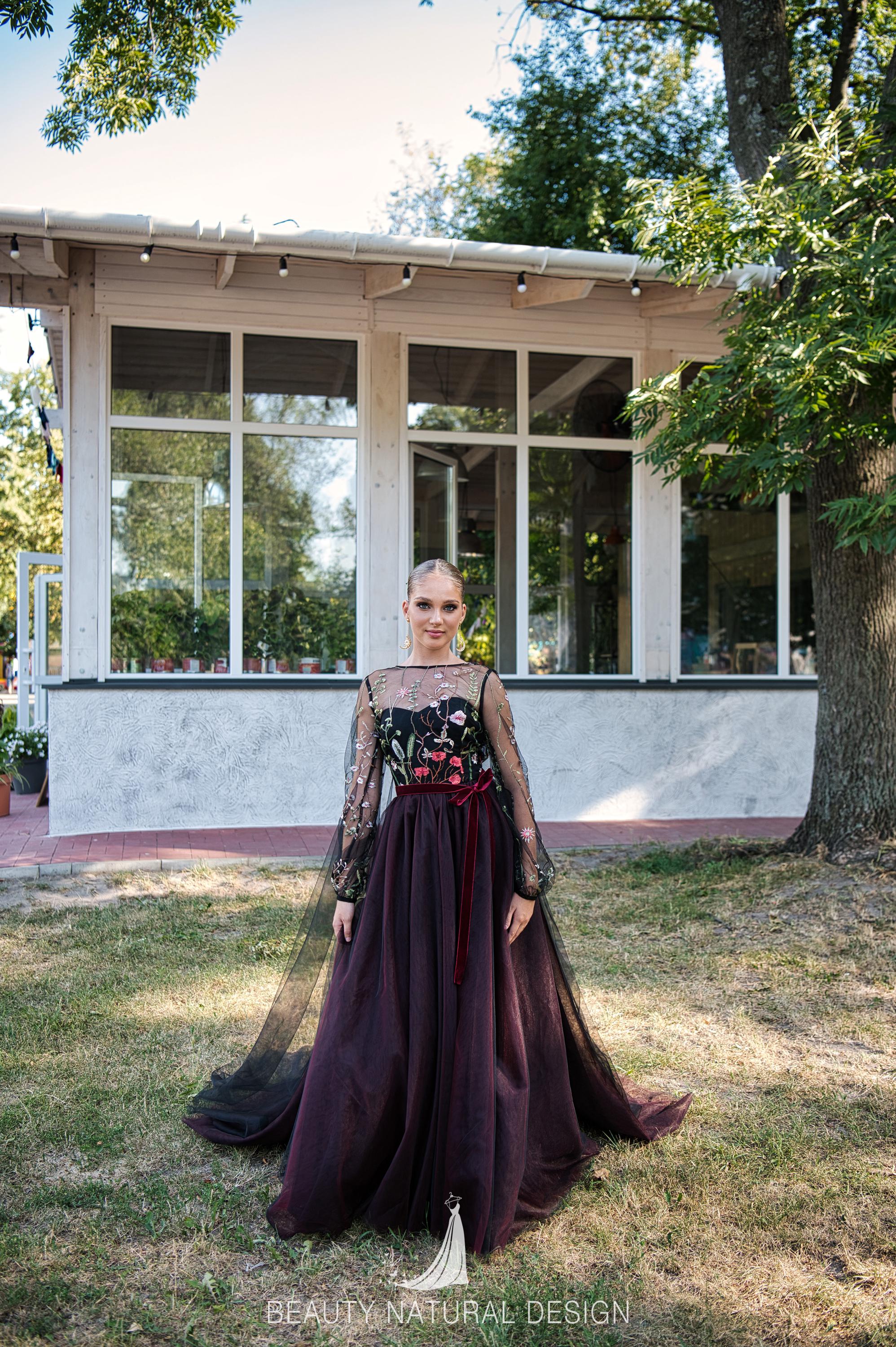 black and burgundy wedding dress Dress, Black and Red Wedding This dress in the listing is in very long train length but the price quote is for Chapel length train( 3 ft) If you have any other custom dress idea in mind Dylan & Davids Long Lace