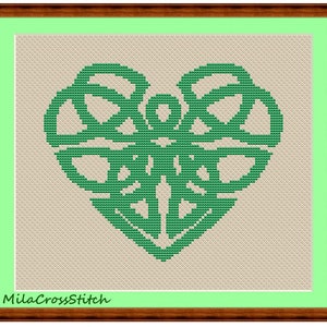 Keltisches Herz Kreuzstichmuster. St. Patricks Day gezähltes Design. Einfach zu befolgende Tabelle.
