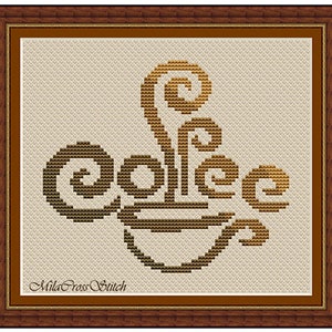 Puede incluir: Patrón de punto de cruz de una taza de café estilizada con la palabra "café" en un esquema de colores marrón y dorado. El patrón está enmarcado en un marco de madera marrón.