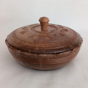 Vintage snidad träprydnadskruka med lock etnisk indisk