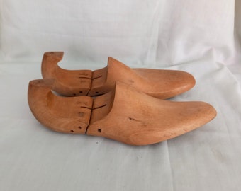 Vintage antique pair wooden shoe stretchers Size 7 Decorators Piece Sculptural