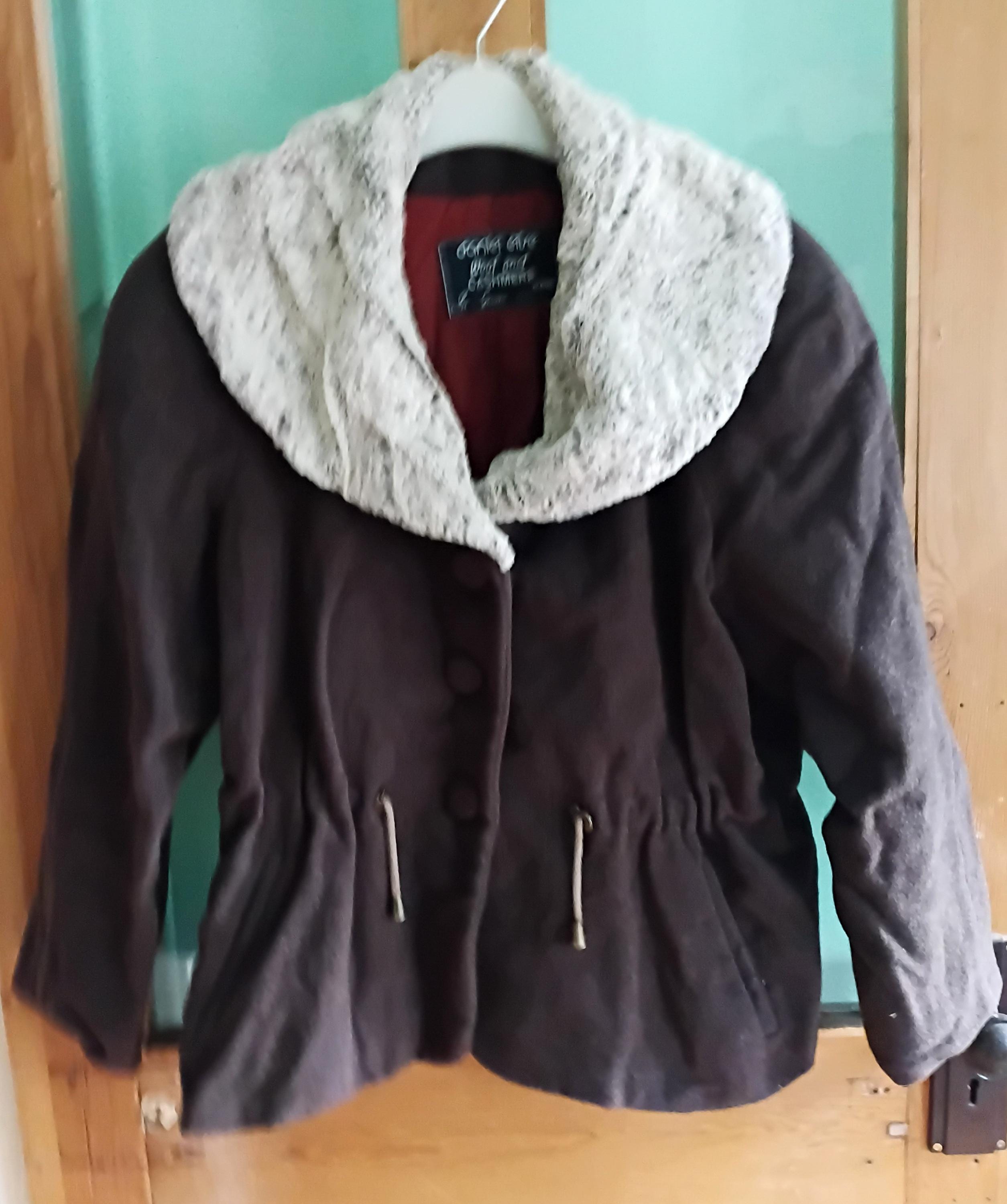 Veste Fille Elisa B. Taille 10 - Dentelle Florale Marron Avec Chaîne Dorée - Occasion TB état