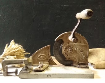 Rare Vintage Hand-Held Bread Slicer: Kitchen Tool