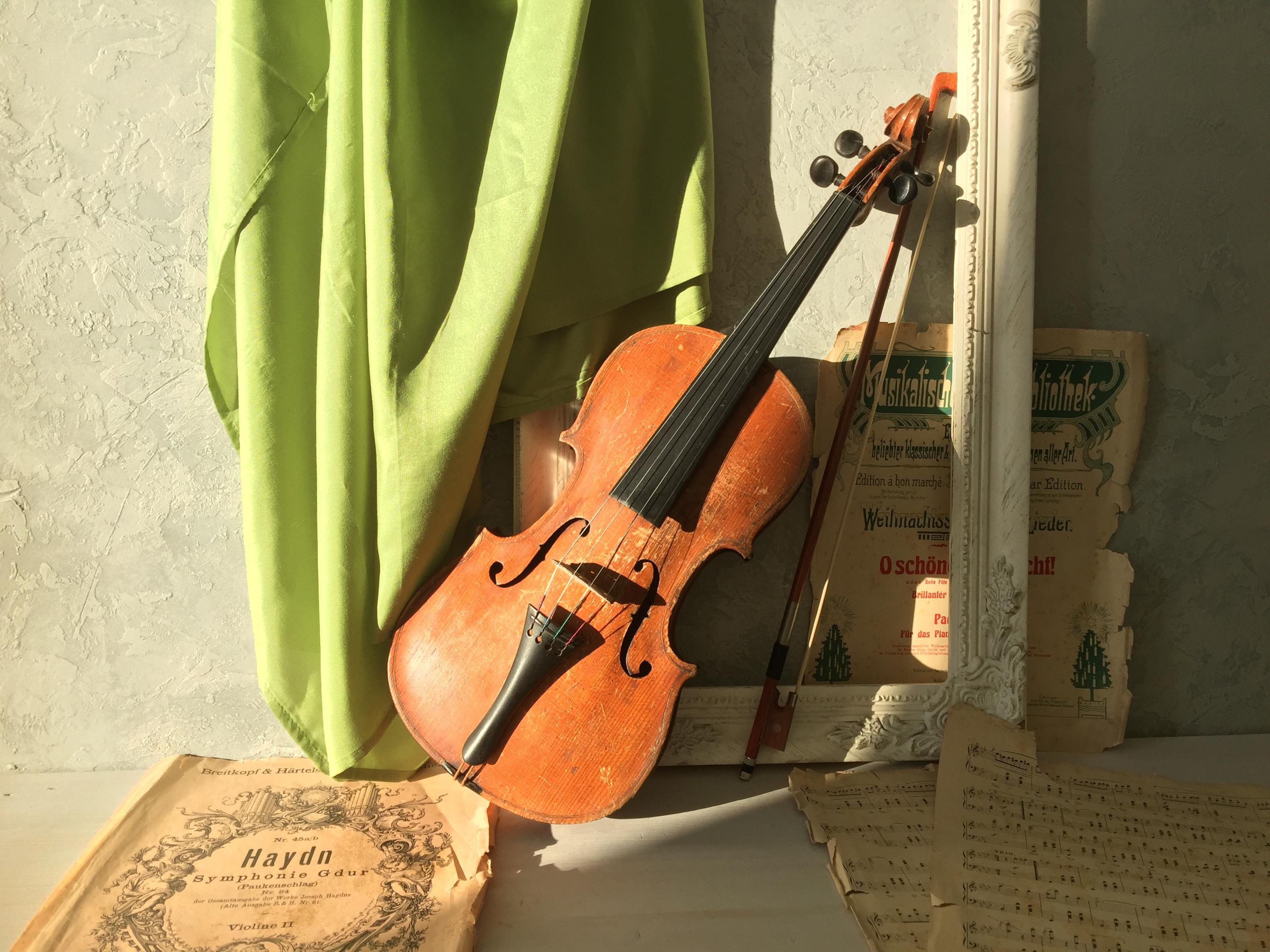Vintage violin, violin instrument, musical instrument, violin old, decorative music, string instrument