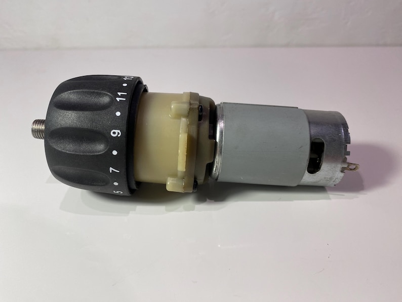 Motor eléctrico de 12 voltios con caja de cambios. imagen 10