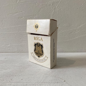 Paquet de cigarettes vide, Paquet de cigarettes vide, Sans tabac, Artisanat d'art sur une boîte à cigarettes, Livraison