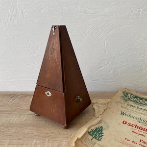 Vintage GDR Wooden Metronome: Mechanical Wind-Up Musical Instrument
