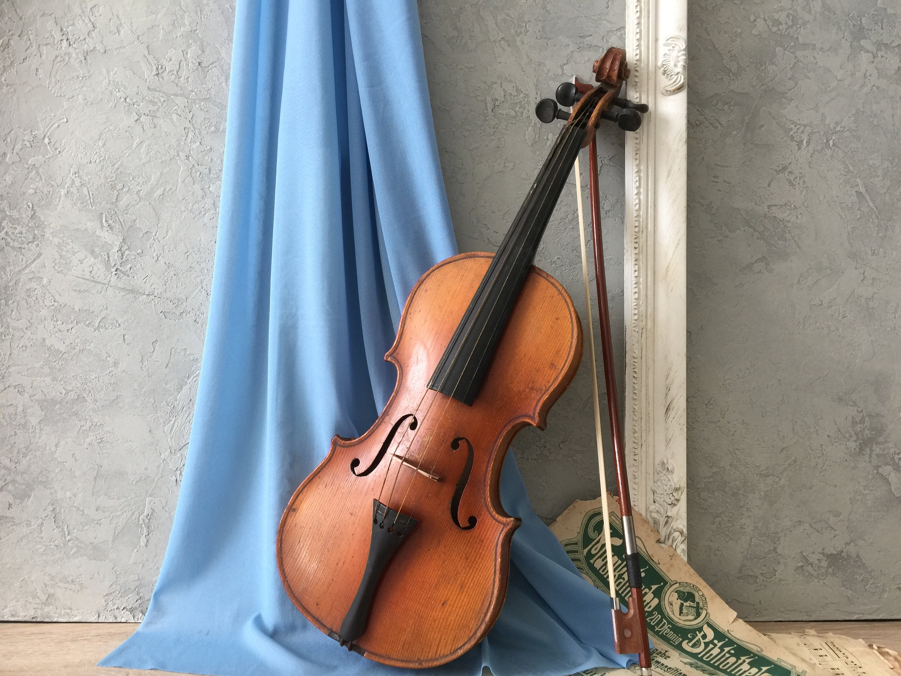 Vintage violin, violin instrument, musical instrument