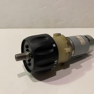 Motor eléctrico de 12 voltios con caja de cambios. imagen 1