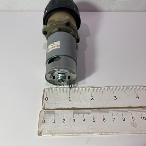 Motor eléctrico de 12 voltios con caja de cambios. imagen 4