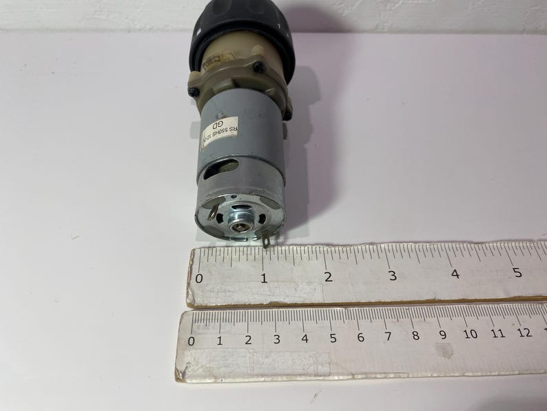 Motor eléctrico de 12 voltios con caja de cambios. imagen 4