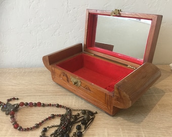 Vintage houten aandenkendoos: antieke juwelenschatkist