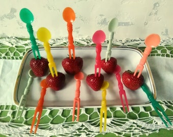 Vintage colorful plastic skewers, spoons and skewers plastic, reusable,20 vintage skewers, small skewers, washable plastic skewers
