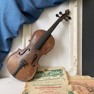 Vintage violin, violin instrument, musical instrument, violin old, decorative music, string instrument