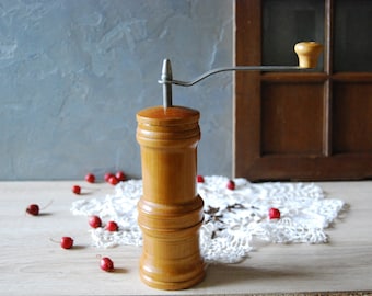 Vintage Wood Pepper Mill: Retro Kitchen Decor, Chef's Gift