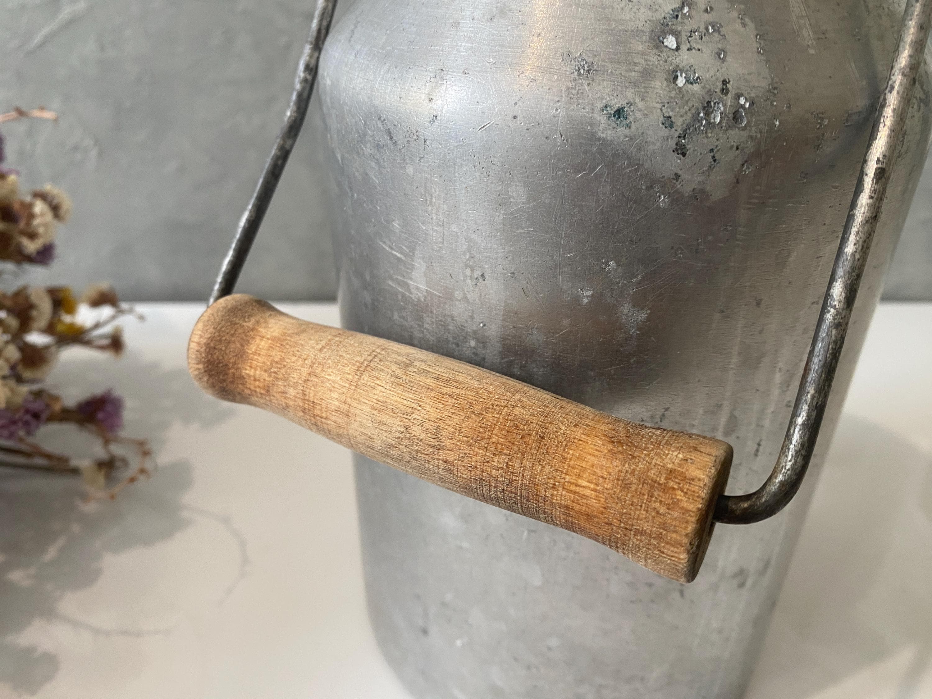 ヴィンテージ ミルク缶 金属製 ビンテージアルミ製ミルク缶、金属製ミルク缶、乳製品缶、金属製品