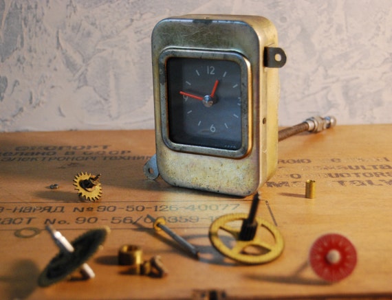 Autouhr, Vintage Uhr, elektromechanische 12 Volt, Uhr für Auto, UdSSR  Produktion АВВ-2 -  Schweiz