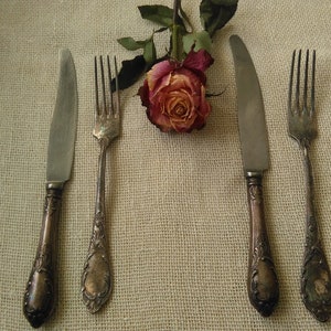 Vintage messen en vorken, vintage bestek, vorken en messen, roestvrijstalen messen en vorken, keukenservies