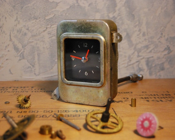 Orologio per auto, orologio d'epoca, elettromeccanico da 12 volt, orologio  per auto, produzione URSS АЧВ-2 -  Italia