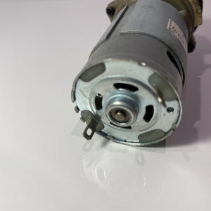 Motor eléctrico de 12 voltios con caja de cambios. imagen 7