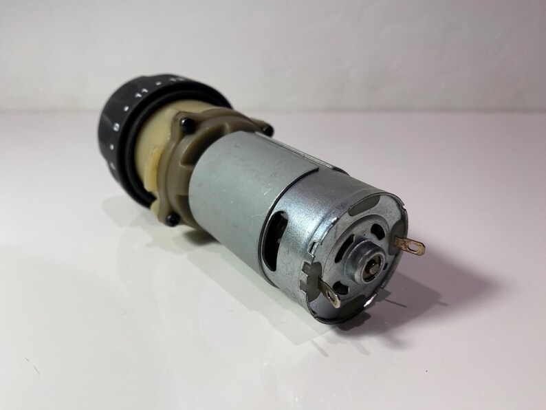 Motor eléctrico de 12 voltios con caja de cambios. imagen 6