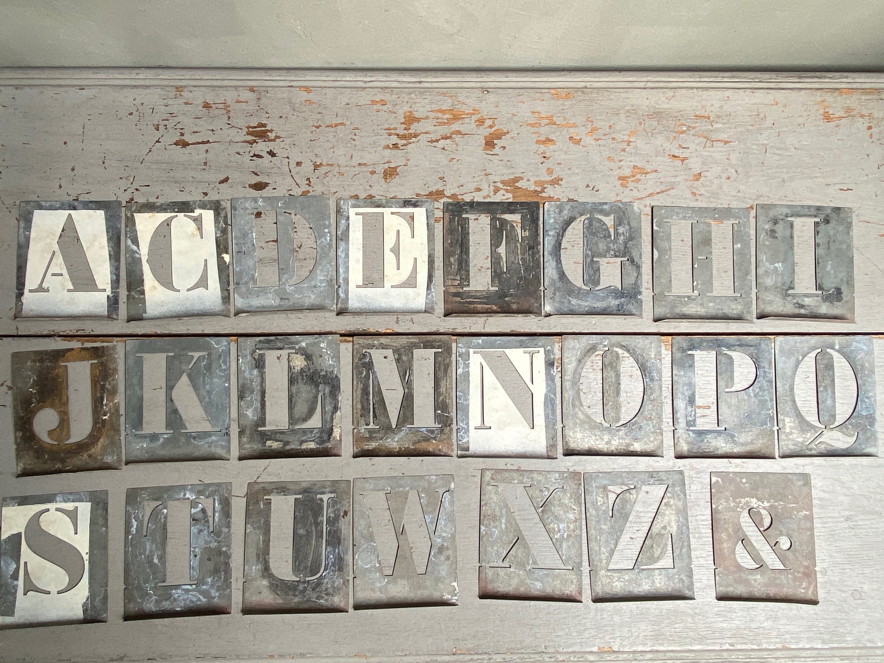 Schablonen aus Zink Buchstaben des Zinkbuchstabens ...