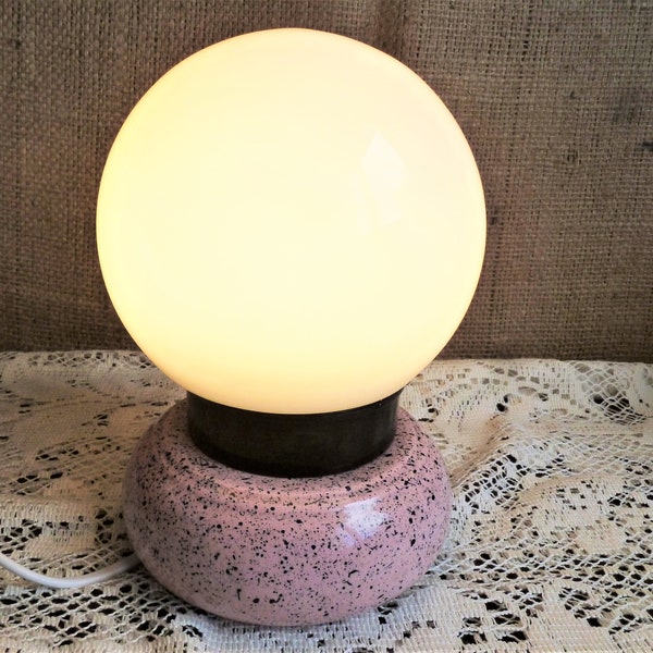 Lampe à poser verre opaline, lampe céramique et opaline, lampe boule opaline, lampe à poser vintage, luminaire français vintage, idée cadeau