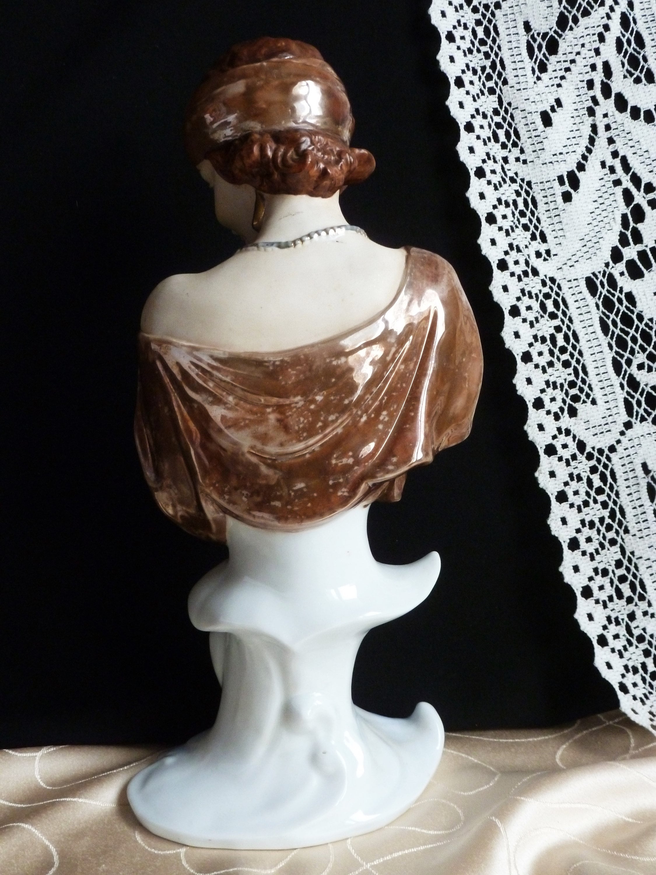 1920 年代の台座付き女性像、ベルエポックの女性彫刻、アールデコ調の