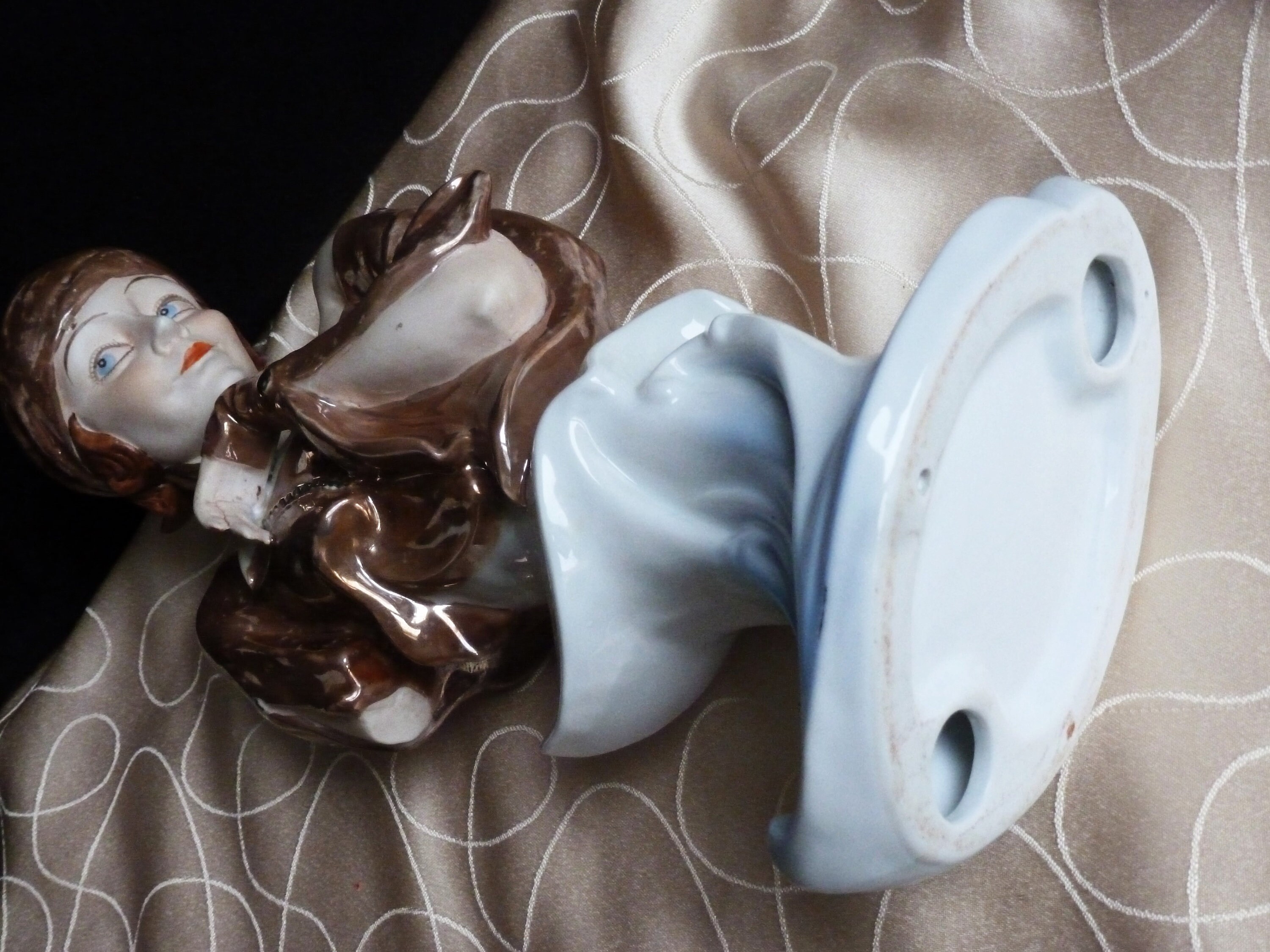 1920 年代の台座付き女性像、ベルエポックの女性彫刻、アールデコ調の