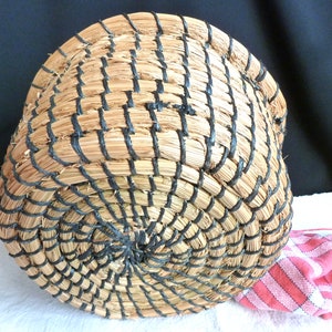 Cesta de paja de centeno antigua, cesta de paja tejida, cesta de fruta de paja, arte popular francés, cocina rústica. imagen 5